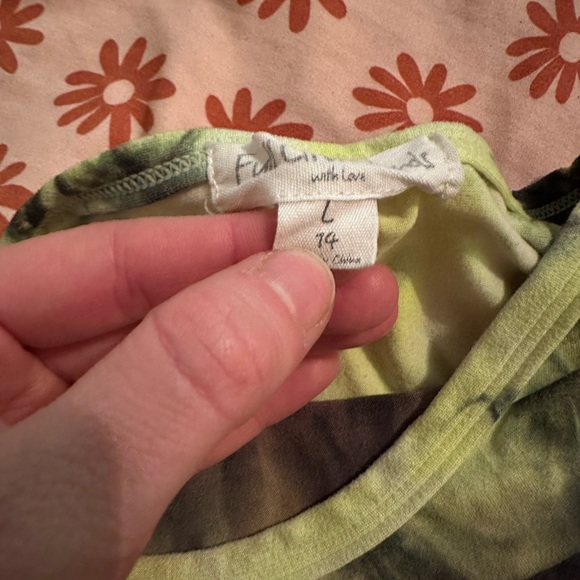 Green and gray tye dye top - Picture 2 of 2